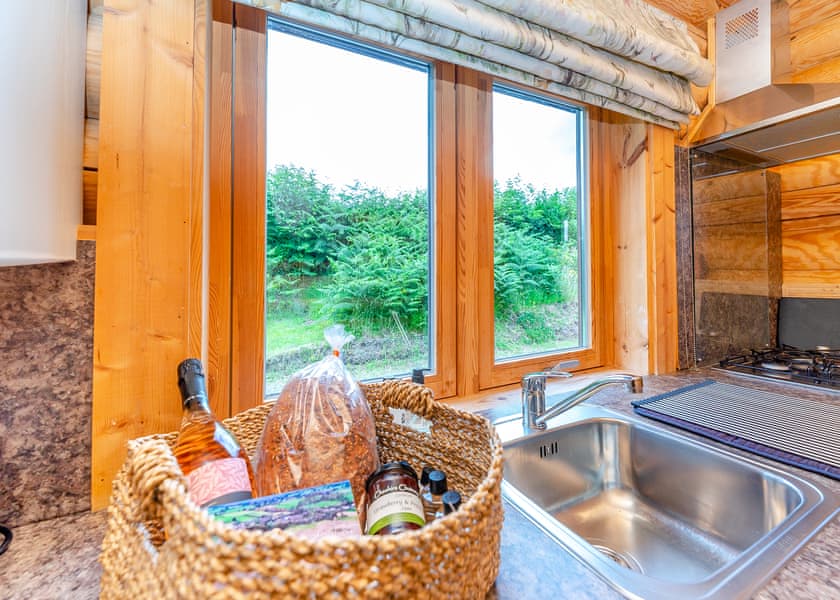 Two Hoots - Kitty’s View Country Lodges, Broxton, Nr Chester