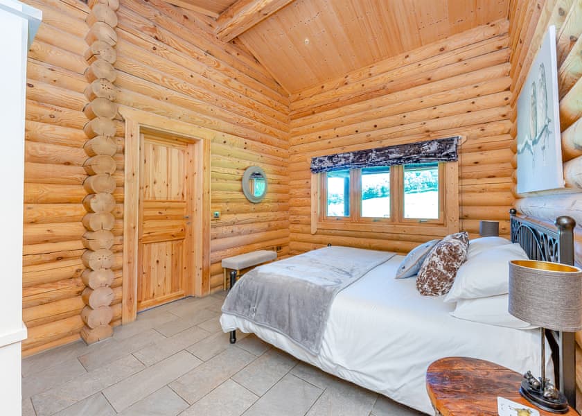 Two Hoots - Kitty’s View Country Lodges, Broxton, Nr Chester