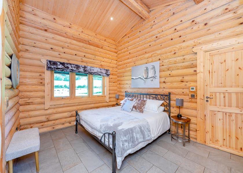 Two Hoots - Kitty’s View Country Lodges, Broxton, Nr Chester