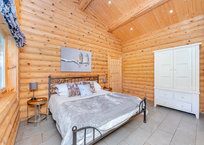 Two Hoots - Kitty’s View Country Lodges, Broxton, Nr Chester