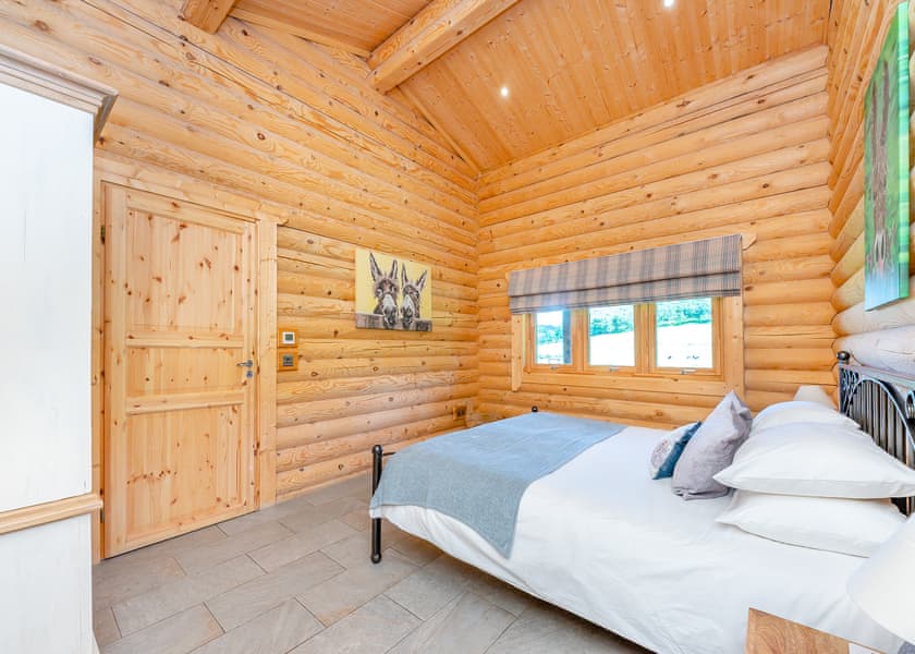 Two Hoots - Kitty’s View Country Lodges, Broxton, Nr Chester