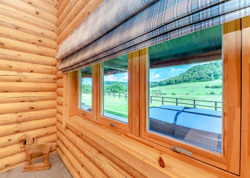 Two Hoots - Kitty’s View Country Lodges, Broxton, Nr Chester