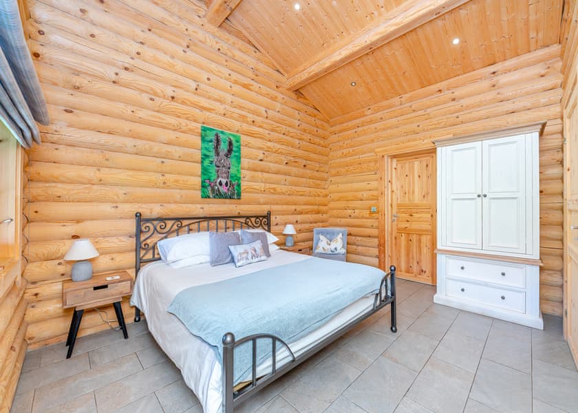 Two Hoots - Kitty’s View Country Lodges, Broxton, Nr Chester