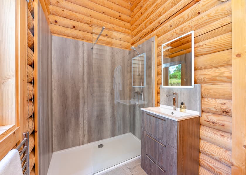 Two Hoots - Kitty’s View Country Lodges, Broxton, Nr Chester