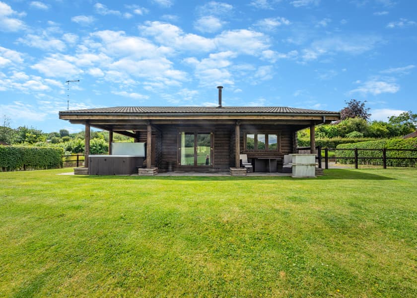 Pheasants Run - Kitty’s View Country Lodges, Broxton, Nr Chester