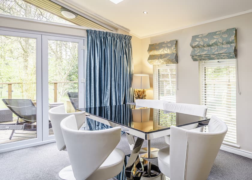 Sparrows Nest - Ladera Retreat Lodges, Eaton, Congleton