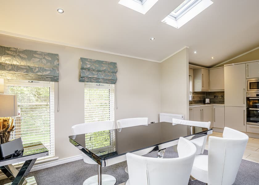 Sparrows Nest - Ladera Retreat Lodges, Eaton, Congleton