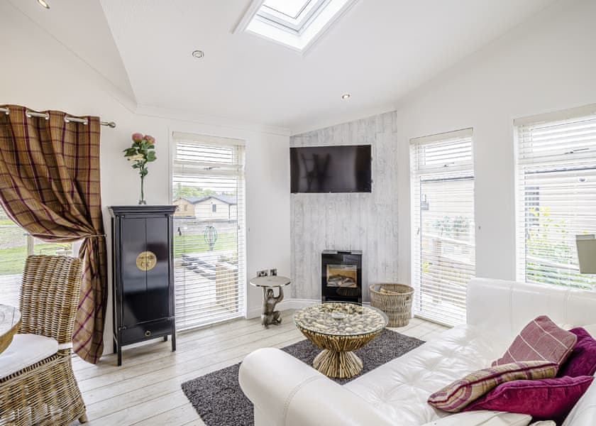 Aspen Views - Ladera Retreat Lodges, Eaton, Congleton