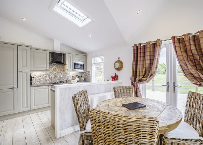 Aspen Views - Ladera Retreat Lodges, Eaton, Congleton