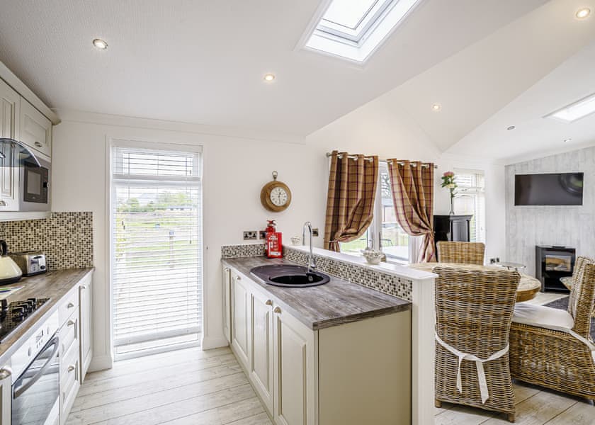 Aspen Views - Ladera Retreat Lodges, Eaton, Congleton