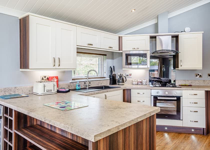 Ladera Luxury Lodge 3 - Ladera Retreat Lodges, Eaton, Congleton