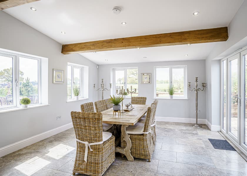 The Stables Retreat - Ladera Retreat Lodges, Eaton, Congleton