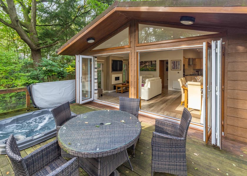 Luxury Lodge 1 - Ladera Retreat Lodges, Eaton, Congleton