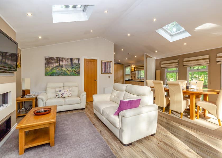 Luxury Lodge 1 - Ladera Retreat Lodges, Eaton, Congleton