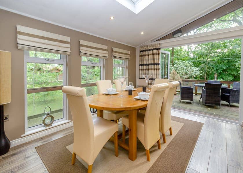 Luxury Lodge 1 - Ladera Retreat Lodges, Eaton, Congleton