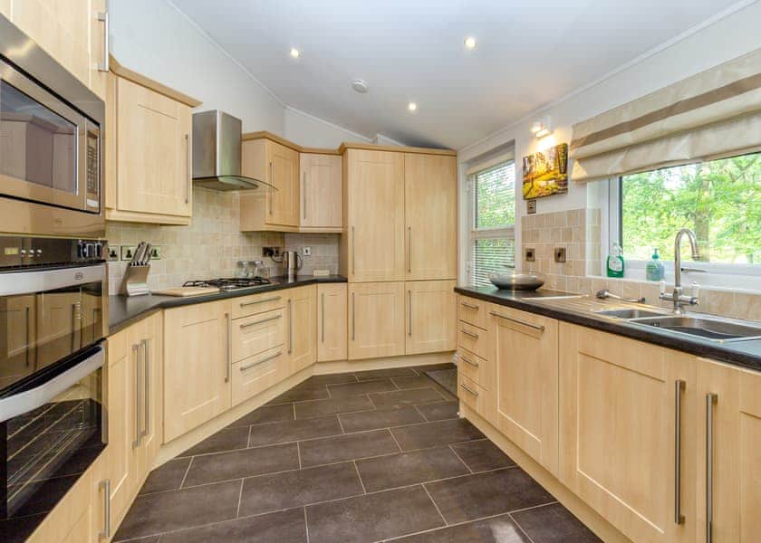 Luxury Lodge 1 - Ladera Retreat Lodges, Eaton, Congleton