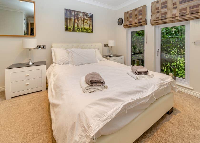 Luxury Lodge 1 - Ladera Retreat Lodges, Eaton, Congleton