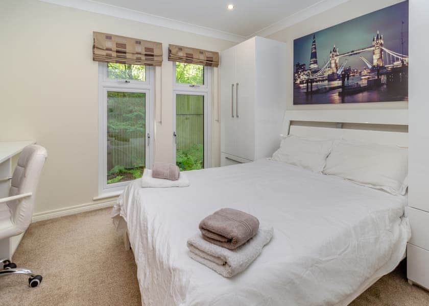 Luxury Lodge 1 - Ladera Retreat Lodges, Eaton, Congleton