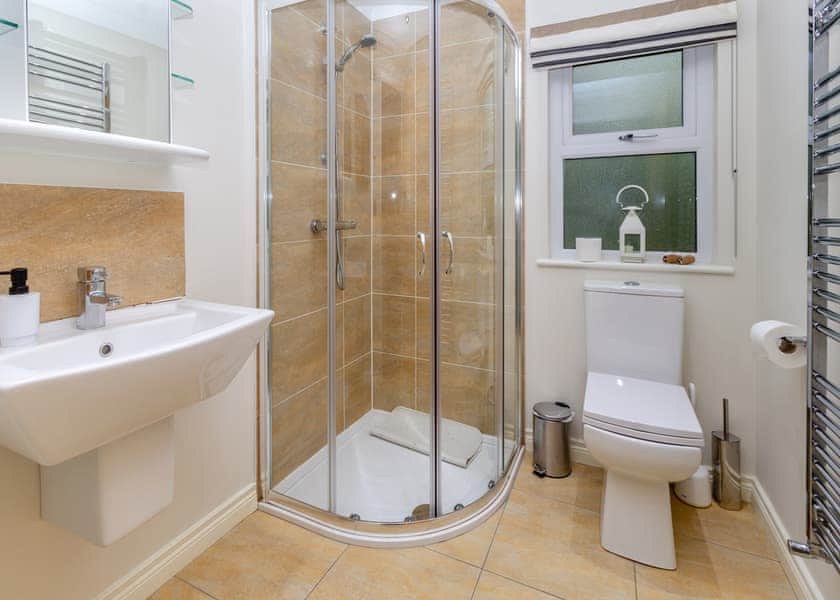 Luxury Lodge 1 - Ladera Retreat Lodges, Eaton, Congleton