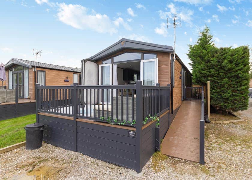 Riverwood Lodge 44 - Ladera Retreat Lodges, Eaton, Congleton