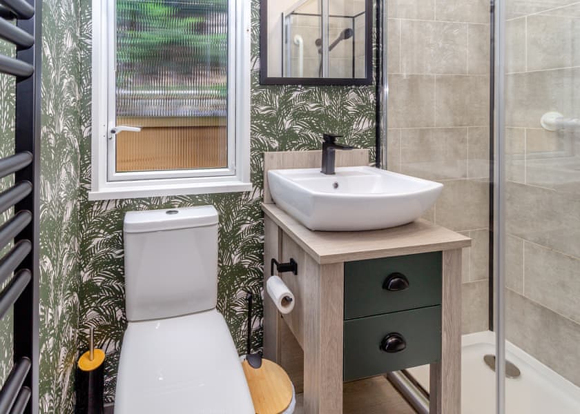 The Lakeland - Ladera Retreat Lodges, Eaton, Congleton