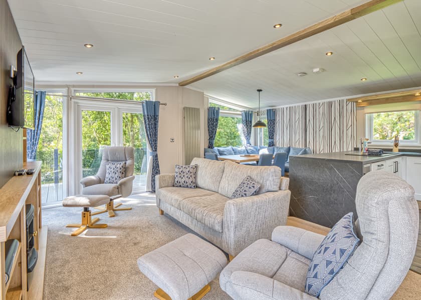 Luxury 2 bed Hot Tub Lodge (Pet) - Loch Awe Holiday Park, Bridge of Awe, Taynuilt, Argyll