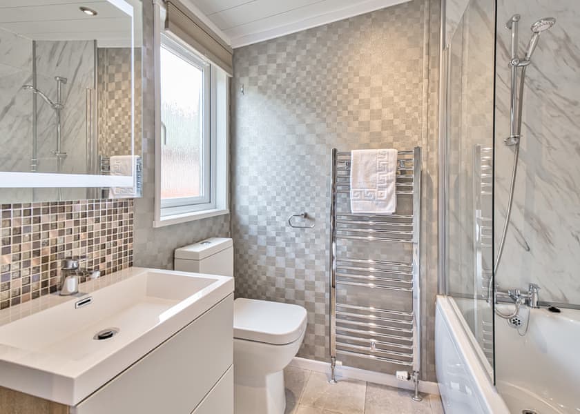 Luxury 2 bed Hot Tub Lodge (Pet) - Loch Awe Holiday Park, Bridge of Awe, Taynuilt, Argyll