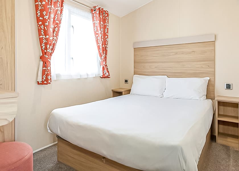 Gold 4 Caravan - Chichester Lakeside Holiday Park, Chichester