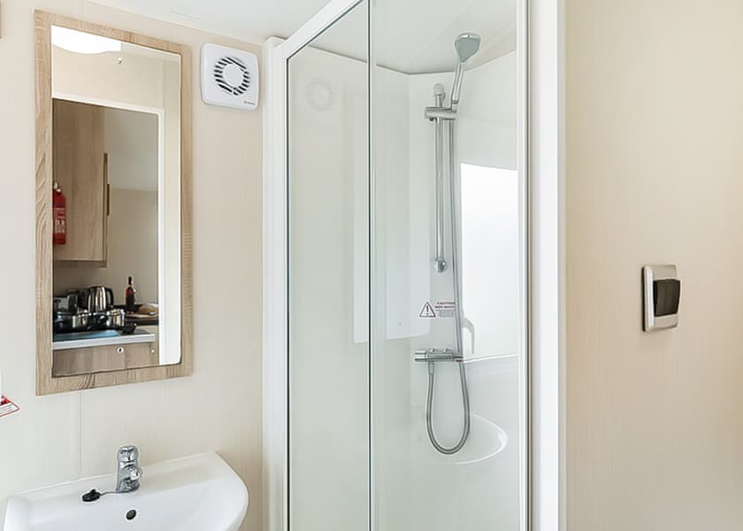 Gold 4 Caravan - Chichester Lakeside Holiday Park, Chichester