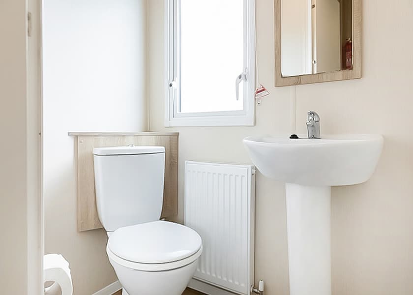 Gold 4 Caravan - Chichester Lakeside Holiday Park, Chichester