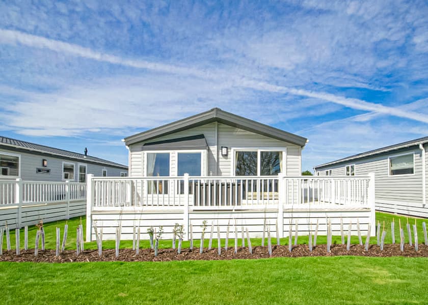 Platinum 2 Lodge - Chichester Lakeside Holiday Park, Chichester