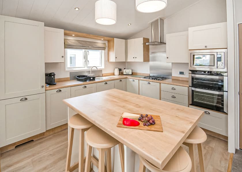Platinum 2 Lodge - Chichester Lakeside Holiday Park, Chichester