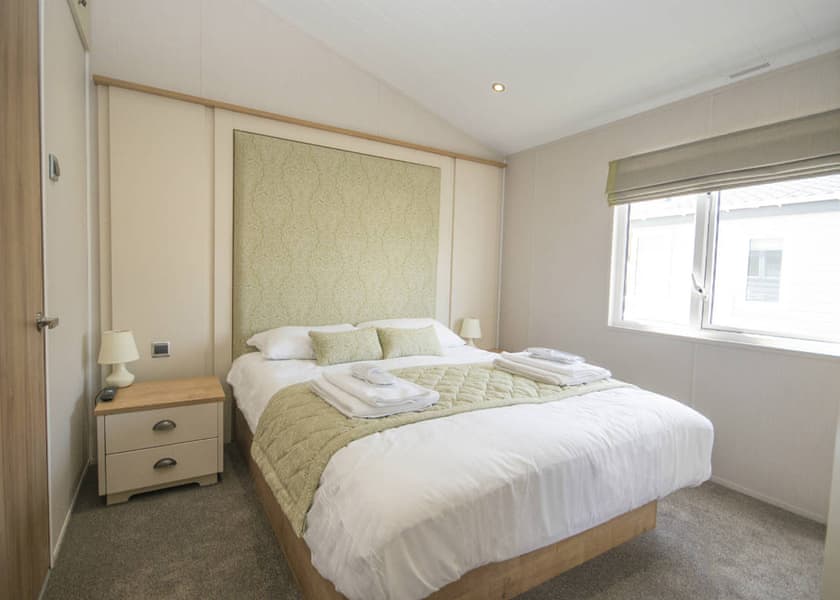 Platinum 2 Lodge Pet Friendly - Chichester Lakeside Holiday Park, Chichester