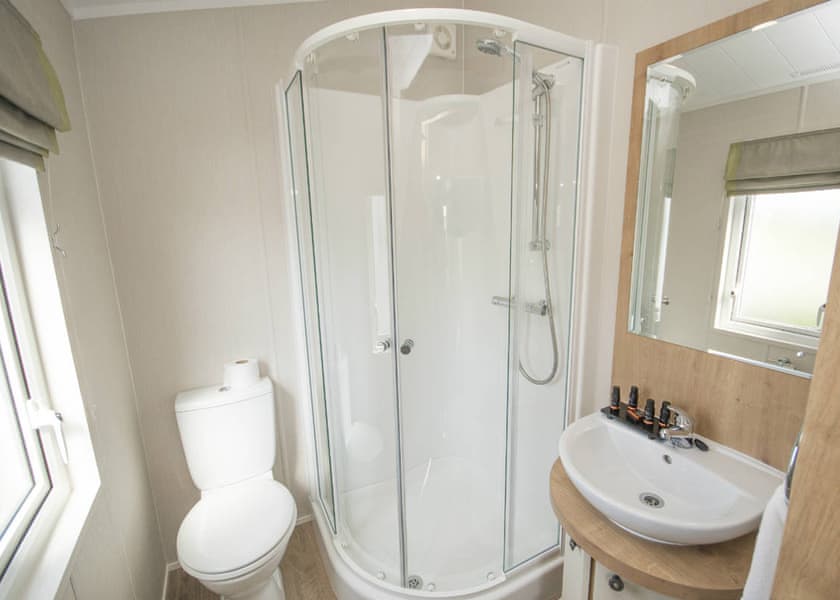 Platinum 2 Lodge Pet Friendly - Chichester Lakeside Holiday Park, Chichester