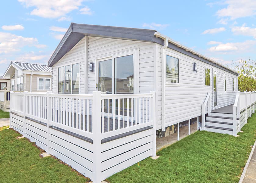 Platinum 3 Lodge - Chichester Lakeside Holiday Park, Chichester