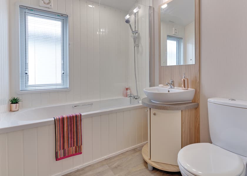 Platinum 3 Lodge - Chichester Lakeside Holiday Park, Chichester