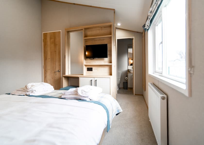 Platinum 3 Pet Friendly Lodge - Chichester Lakeside Holiday Park, Chichester