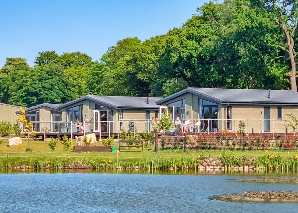 Lakeside Luxury Lodges - Holiday lodge in Central England - Image 1