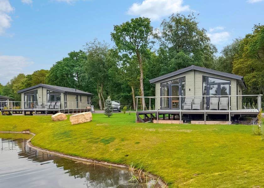 Lakeside Luxury Lodges In Thorney, Nr Lincoln, Nottinghamshire | Hoseasons