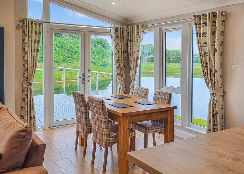 Rabbit Lodge - Lakeside Luxury Lodges, Thorney, Nr Lincoln