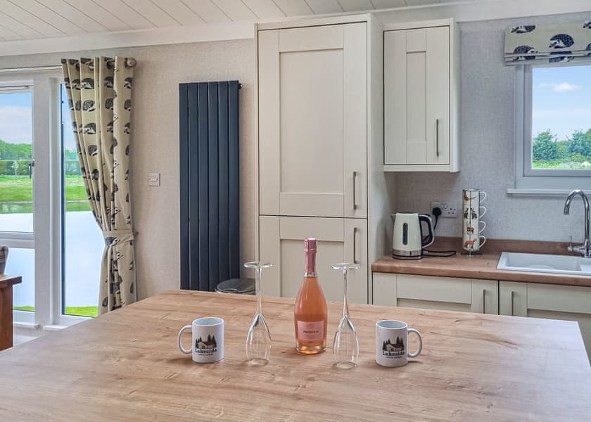 Rabbit Lodge - Lakeside Luxury Lodges, Thorney, Nr Lincoln