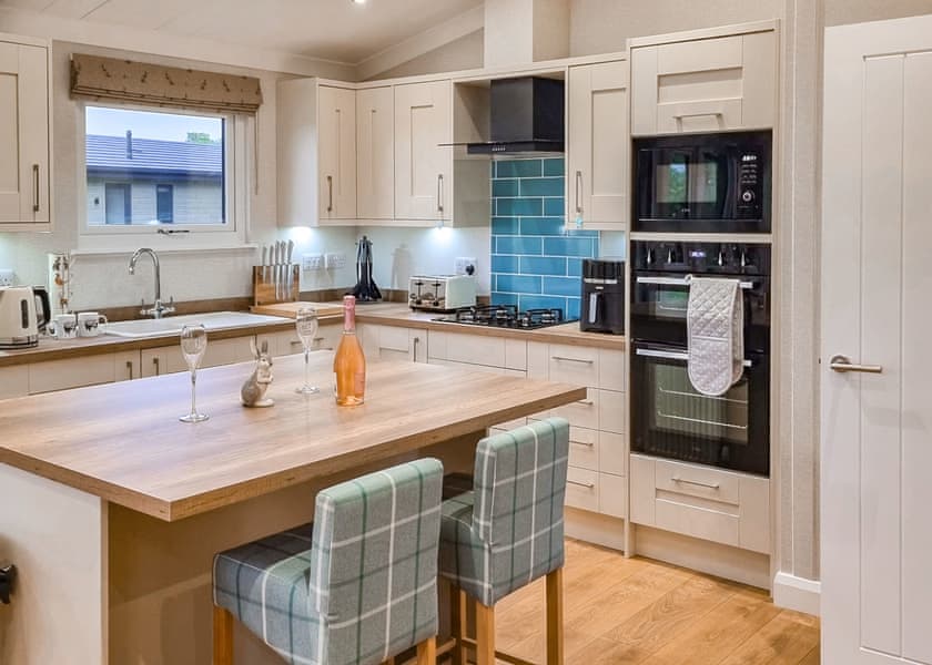 Hedgehog Lodge - Lakeside Luxury Lodges, Thorney, Nr Lincoln