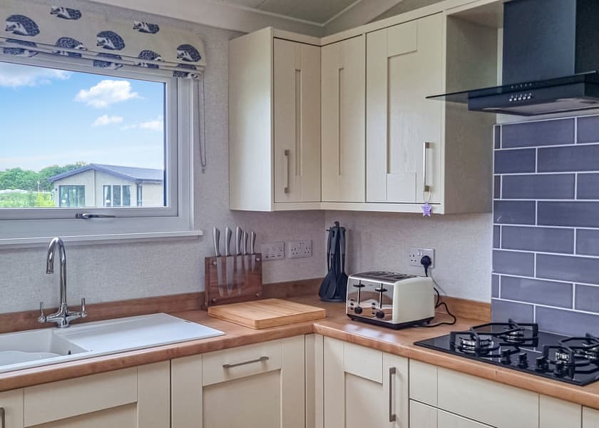 Hedgehog Lodge - Lakeside Luxury Lodges, Thorney, Nr Lincoln