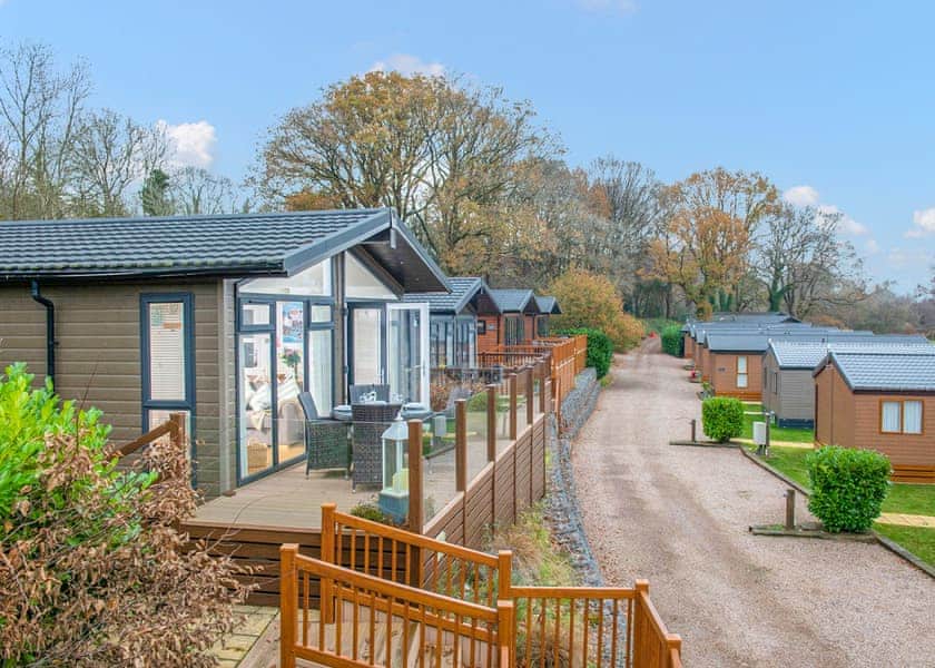 Lake View 3 bedroom lodge with hot tub (sleeps 6), Kingfisher Lodge - Lakeview Manor Lodges, Dunkeswell, Honiton