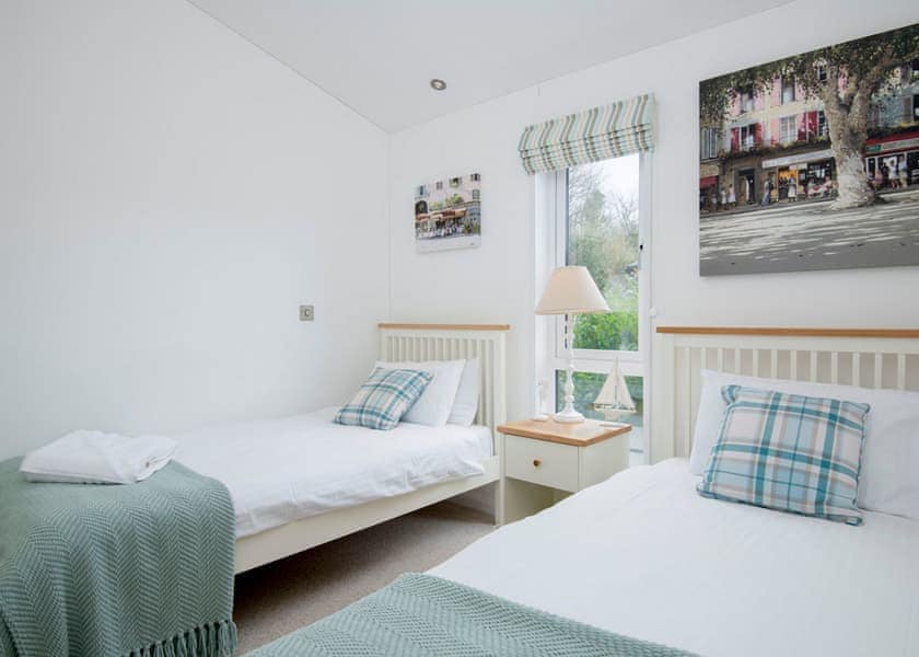 Lake View 3 bedroom lodge with hot tub (sleeps 6), Kingfisher Lodge - Lakeview Manor Lodges, Dunkeswell, Honiton