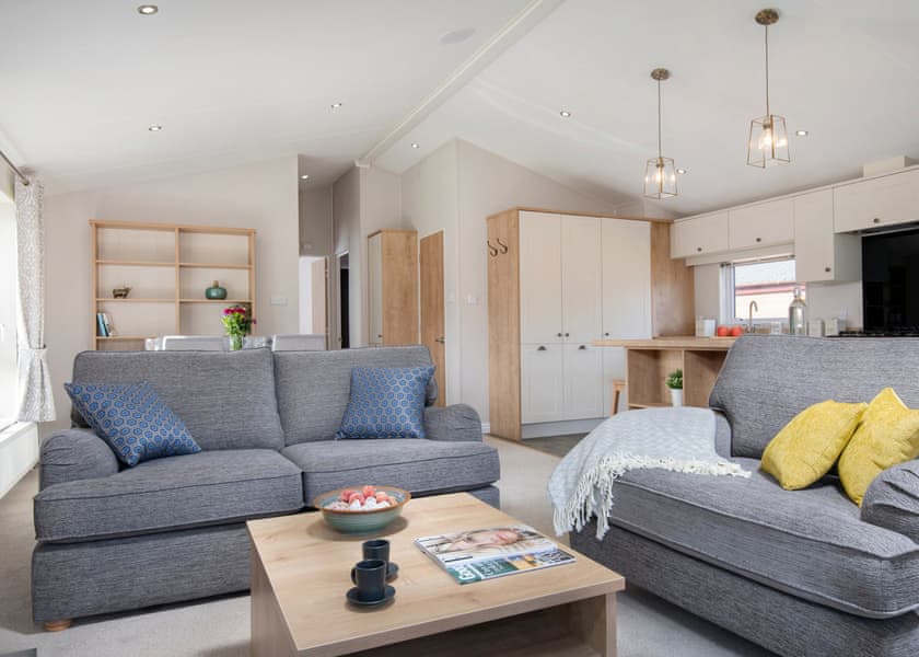 Lakeview Lodge 18, Lake Front 2 bedroom lodge (sleeps 6) - Lakeview Manor Lodges, Dunkeswell, Honiton