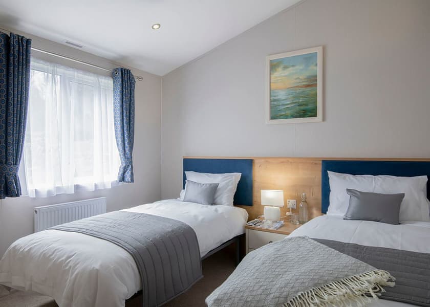 Lakeview Lodge 18, Lake Front 2 bedroom lodge (sleeps 6) - Lakeview Manor Lodges, Dunkeswell, Honiton