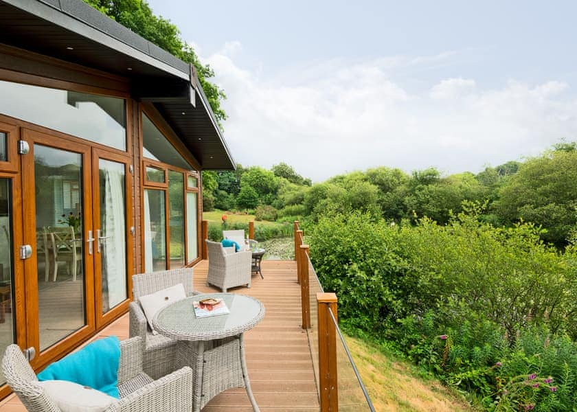 Lake Front Pet 2-bedroom Lodge (Sleeps 4) - Lakeview Manor Lodges, Dunkeswell, Honiton