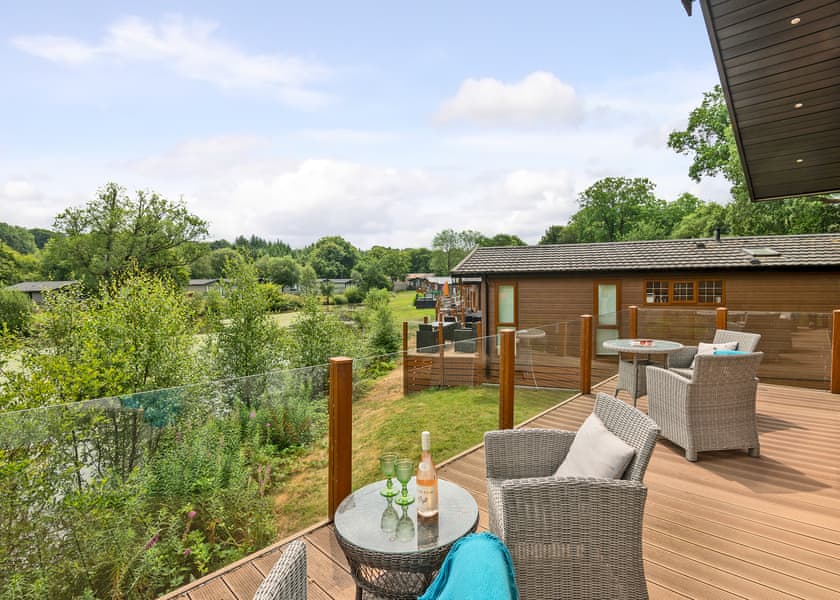 Lake Front Pet 2-bedroom Lodge (Sleeps 4) - Lakeview Manor Lodges, Dunkeswell, Honiton