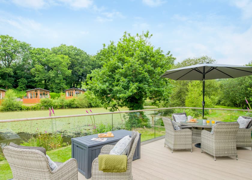 Lake Front Pet 2-bedroom Lodge (Sleeps 4) - Lakeview Manor Lodges, Dunkeswell, Honiton